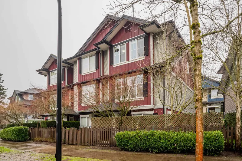 13 18211 70TH AVENUE - photo 4 of 25