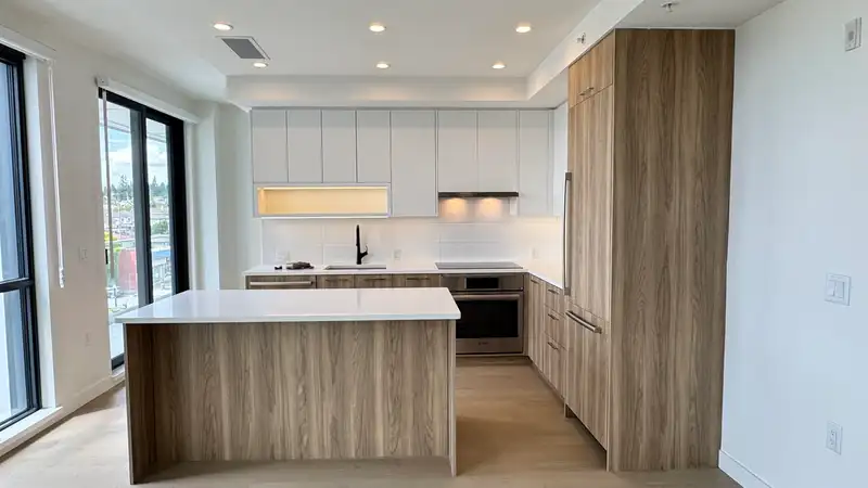 604 8398 OAK STREET - photo 2 of 15