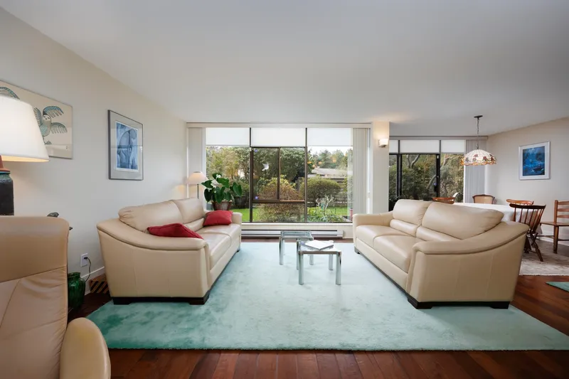 112 4101 YEW STREET - photo 4 of 22