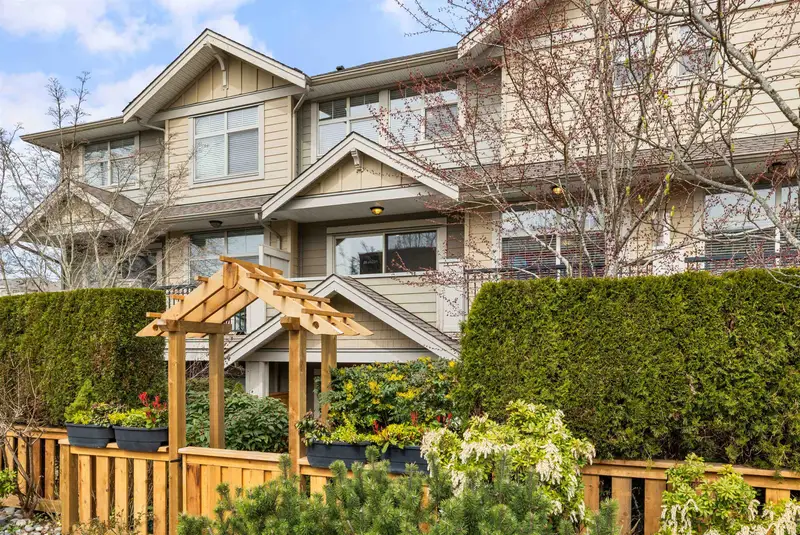 4 22225 50 AVENUE - photo 2 of 25