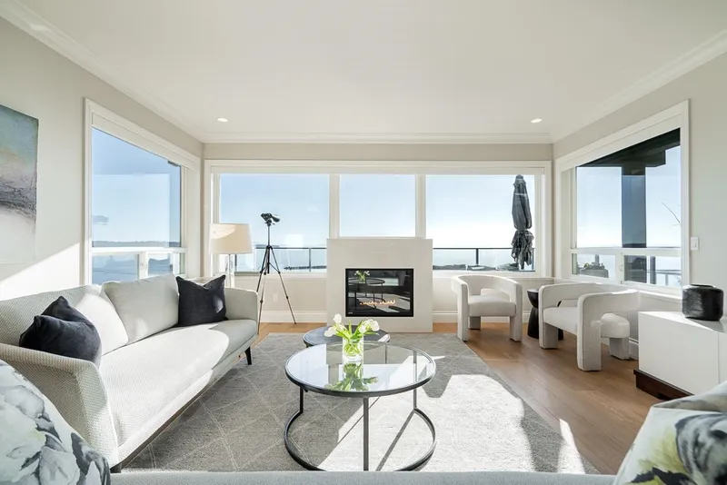 15118 VICTORIA AVENUE - photo 2 of 25