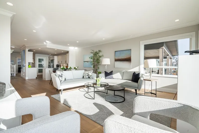 15118 VICTORIA AVENUE - photo 3 of 25