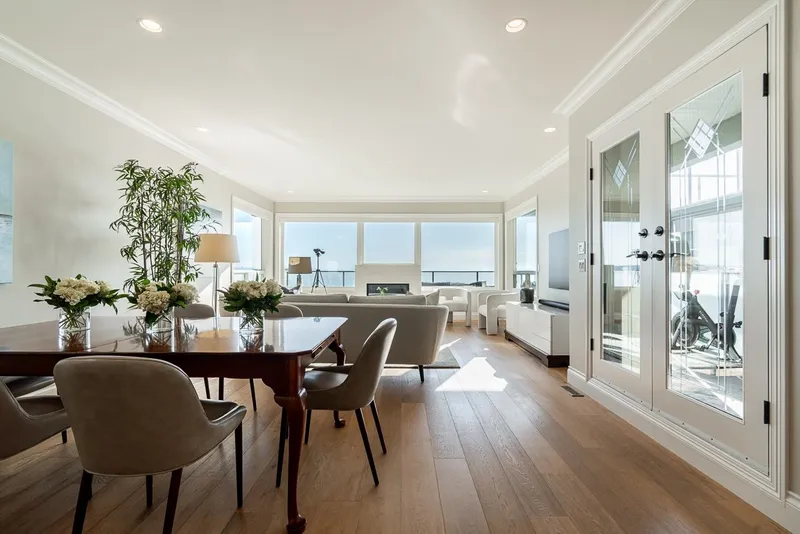 15118 VICTORIA AVENUE - photo 4 of 25