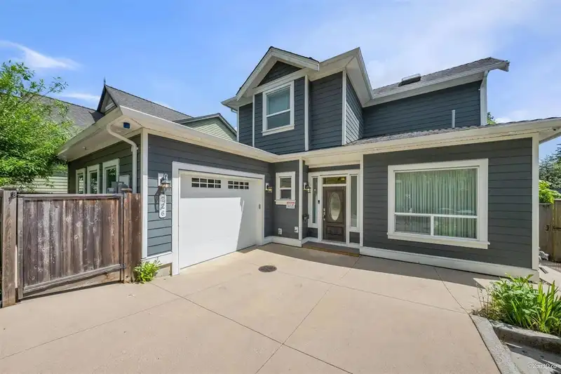 226 GIFFORD PLACE - photo 1 of 40