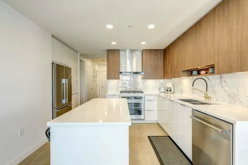 303 7683 PARK CRESCENT - photo 4 of 18