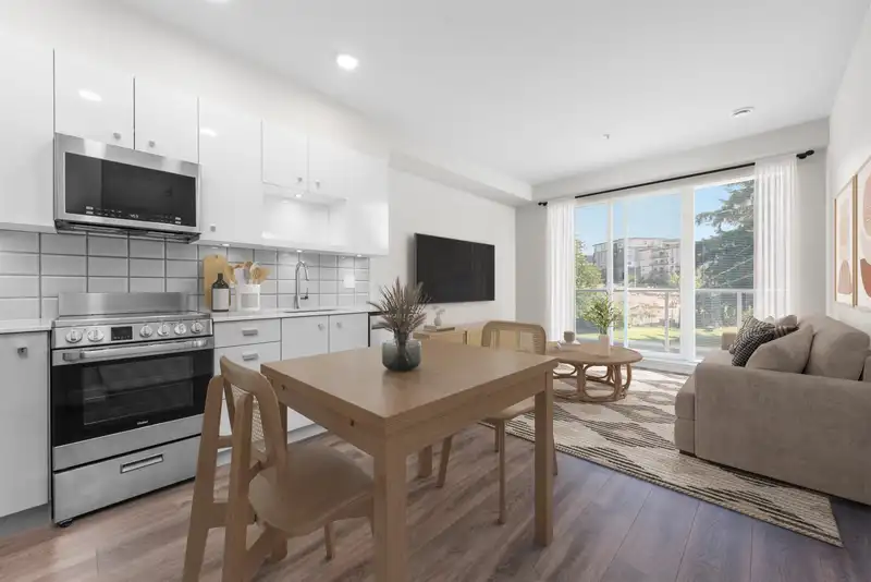 322 10838 WHALLEY BOULEVARD - photo 3 of 26