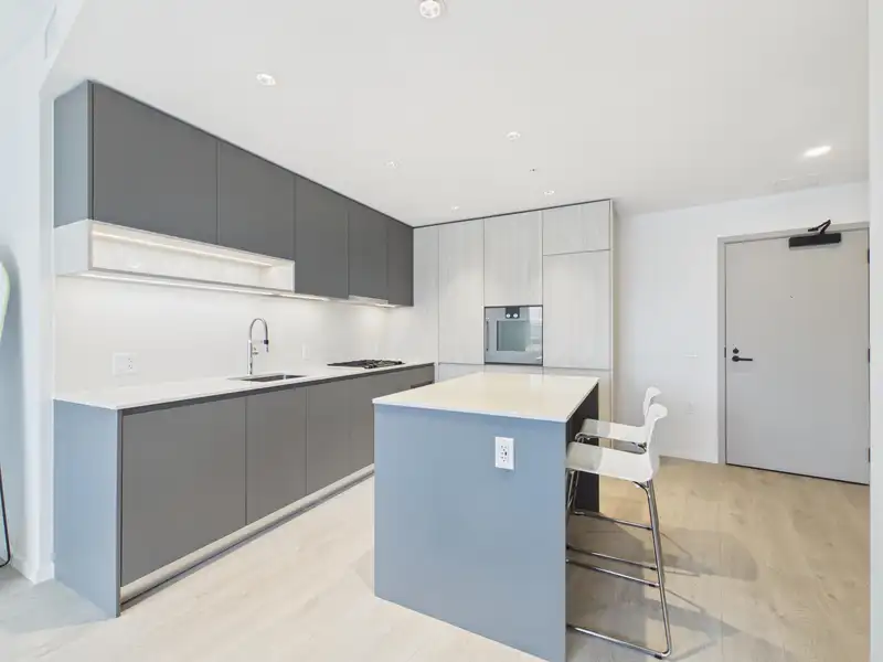 637 6808 MINORU BOULEVARD - photo 3 of 37