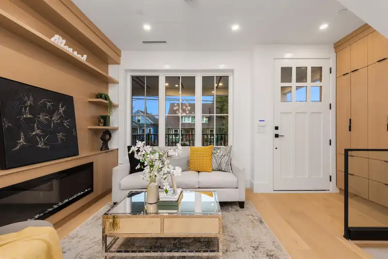 2052 FERNDALE STREET - photo 2 of 40