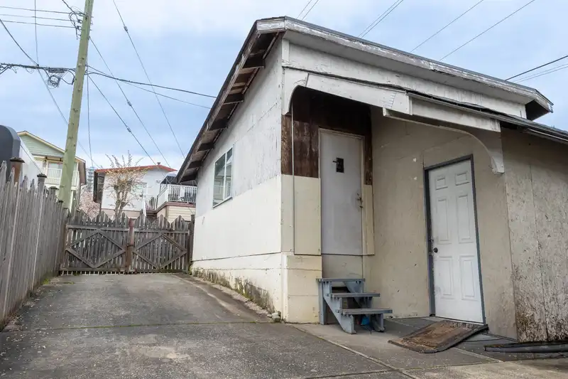 3681 ADANAC STREET - photo 3 of 18