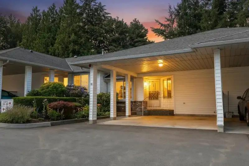 35 3055 TRAFALGAR STREET - photo 1 of 35