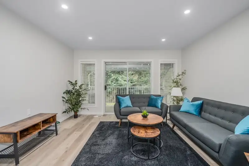 35 3055 TRAFALGAR STREET - photo 2 of 35