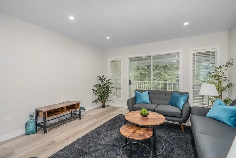 35 3055 TRAFALGAR STREET - photo 4 of 35