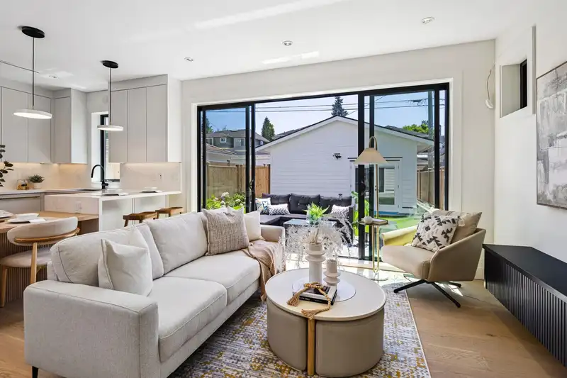 2 250 E 39TH AVENUE - photo 3 of 38