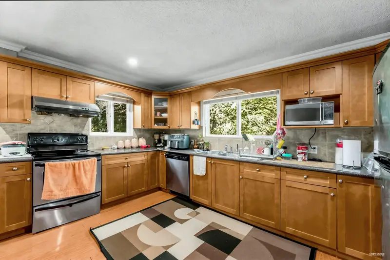 14136 59A AVENUE - photo 2 of 25