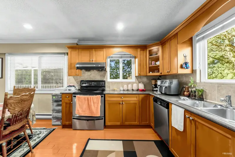 14136 59A AVENUE - photo 3 of 25