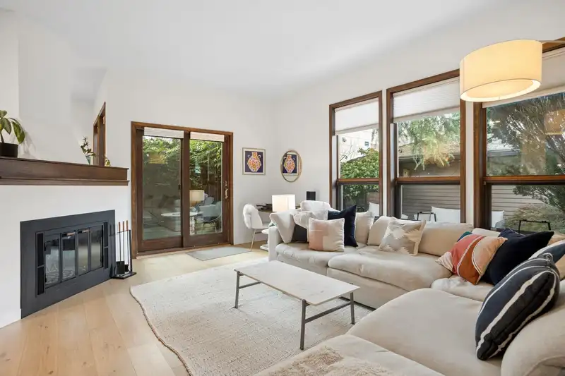 2421 TRAFALGAR STREET - photo 1 of 32