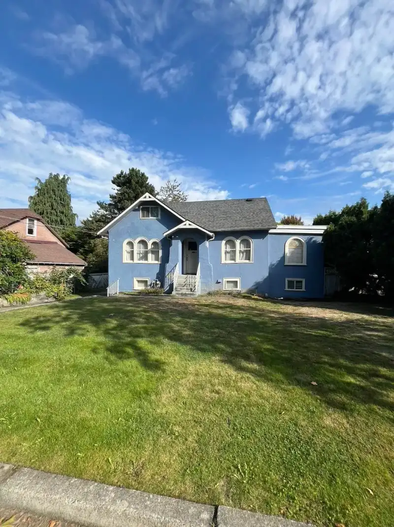 579 W 24TH AVENUE - photo 1 of 4