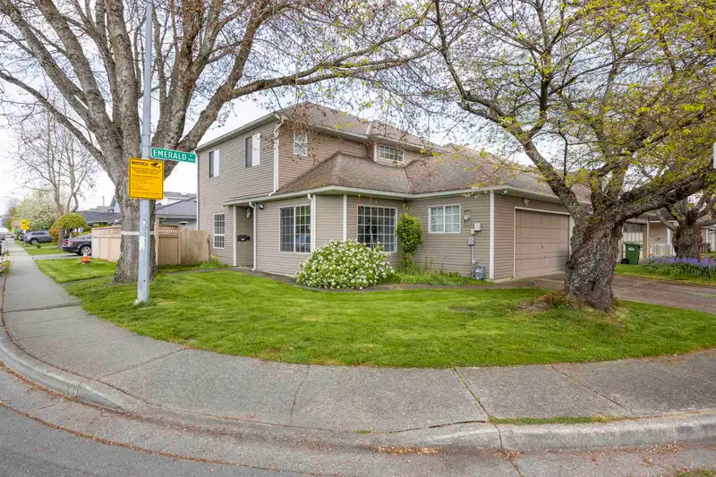 6220 LYNAS LANE - photo 1 of 24