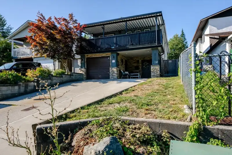 33121 MYRTLE AVENUE - photo 2 of 40