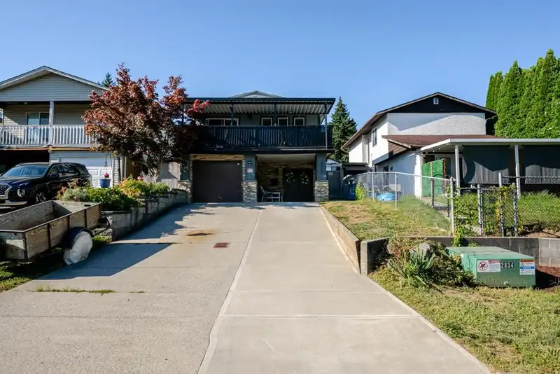 33121 MYRTLE AVENUE - photo 3 of 40