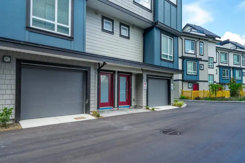 15 5515 199A STREET - photo 2 of 30