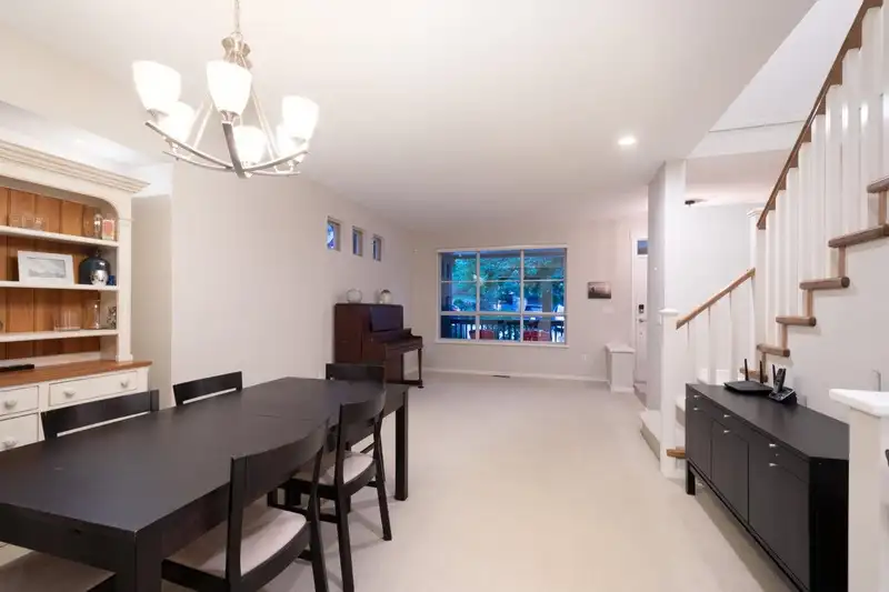 71 HOLLY DRIVE - photo 4 of 40