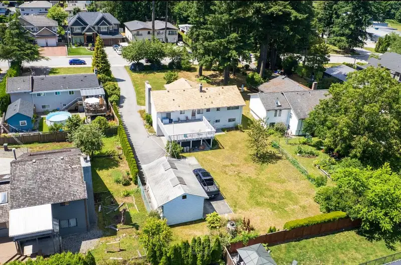 945 LILLIAN STREET - photo 3 of 36