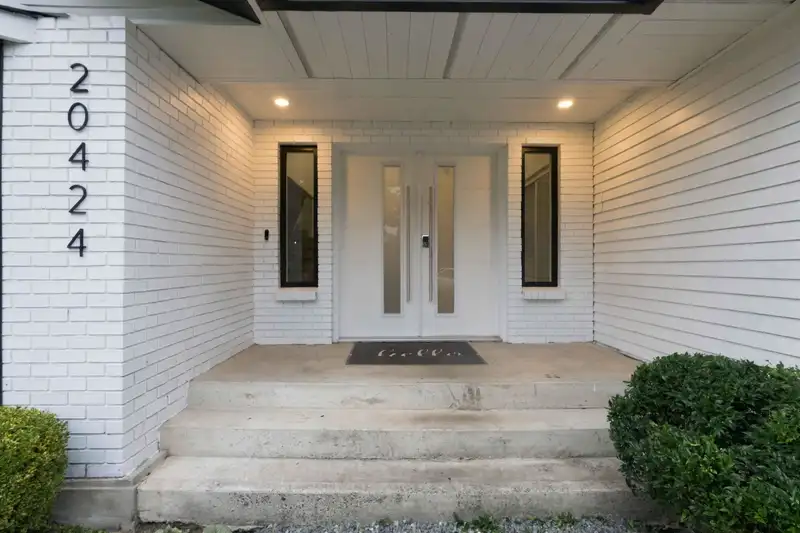 20424 90A AVENUE - photo 3 of 25