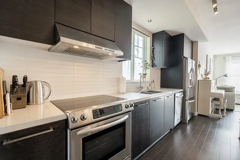 9 3461 PRINCETON AVENUE - photo 3 of 19