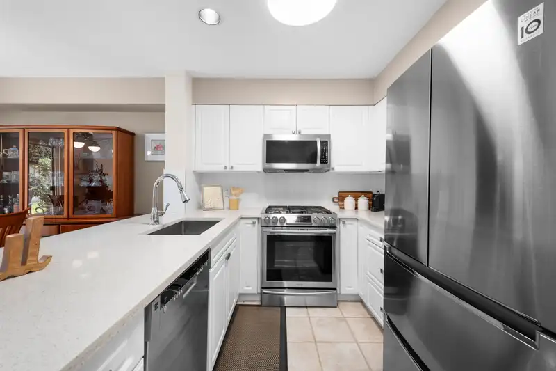 21 1550 LARKHALL CRESCENT - photo 3 of 40