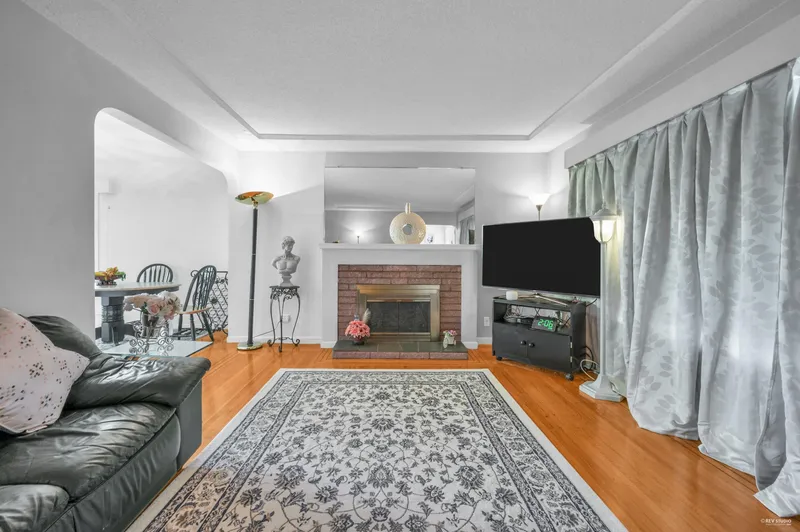 917 LADNER STREET - photo 3 of 25