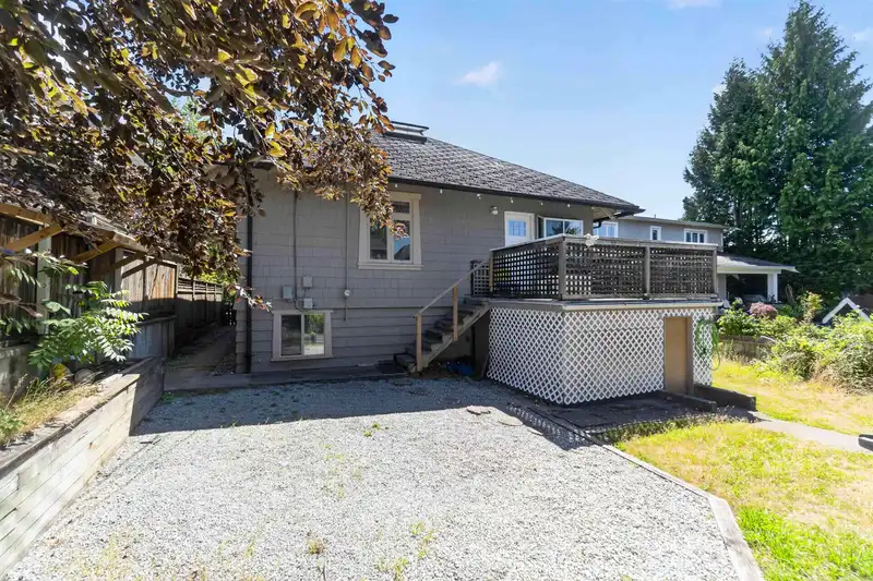 2063 W 37TH AVENUE - photo 4 of 40