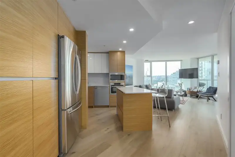 2103 1009 EXPO BOULEVARD - photo 3 of 20