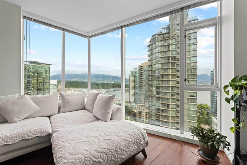 1705 1211 MELVILLE STREET - photo 2 of 25