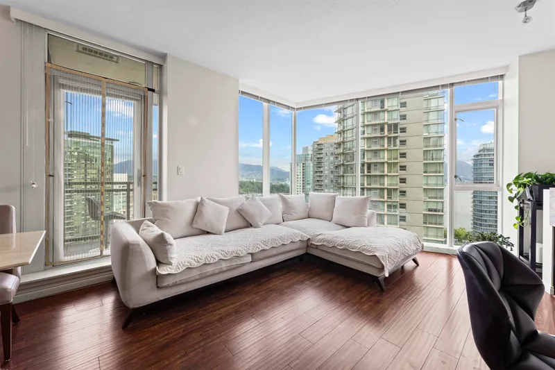 1705 1211 MELVILLE STREET - photo 4 of 25