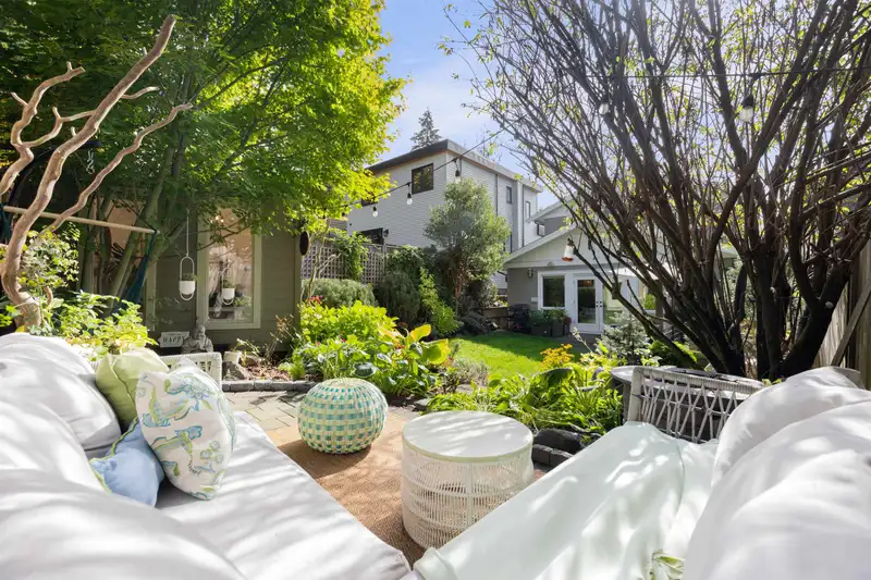 920 MONTROYAL BOULEVARD - photo 4 of 40