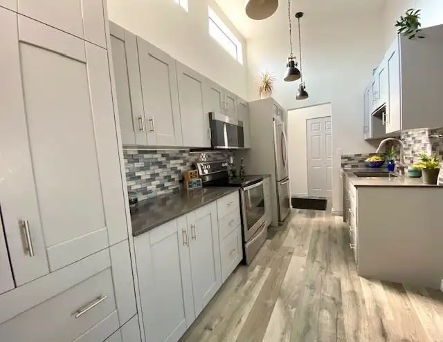 309 550 E 6TH AVENUE - photo 1 of 23