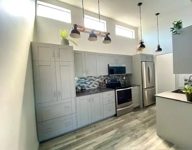 309 550 E 6TH AVENUE - photo 2 of 23