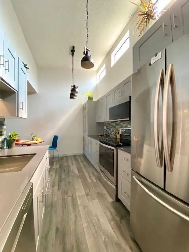 309 550 E 6TH AVENUE - photo 3 of 23