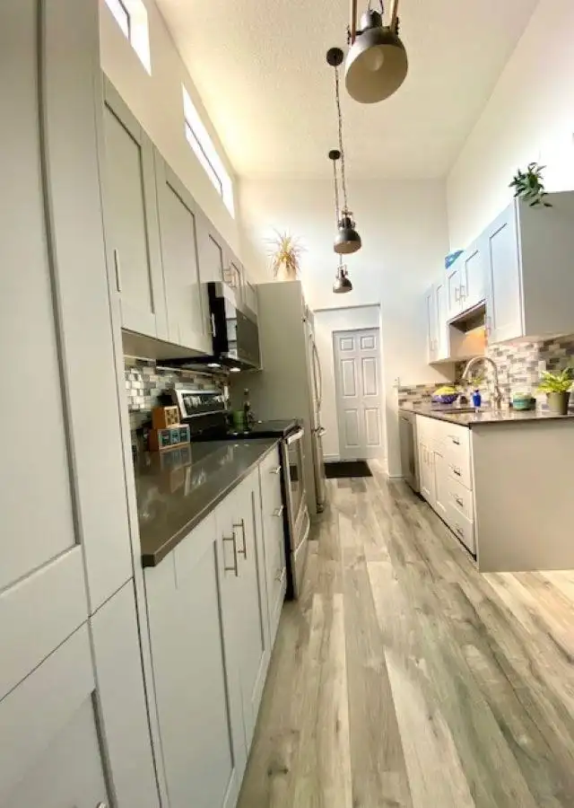 309 550 E 6TH AVENUE - photo 4 of 23