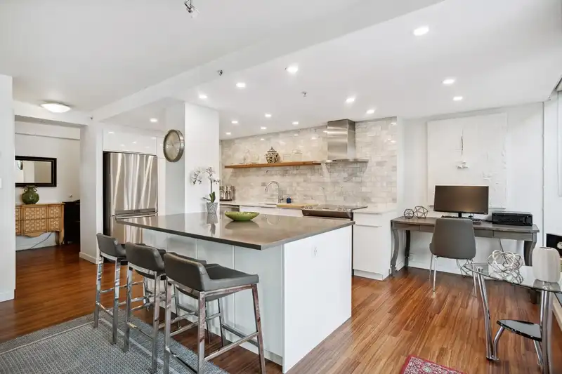 505 518 W 14TH AVENUE - photo 2 of 29