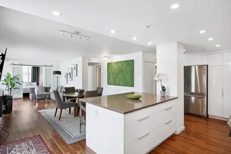505 518 W 14TH AVENUE - photo 4 of 29