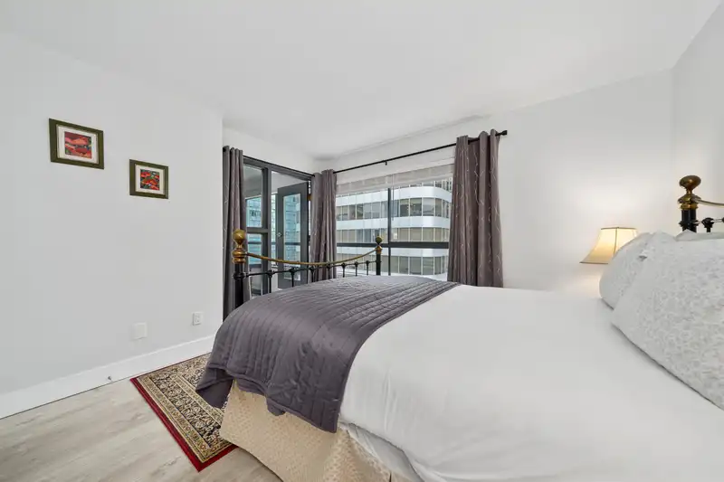 1403 1060 ALBERNI STREET - photo 3 of 22