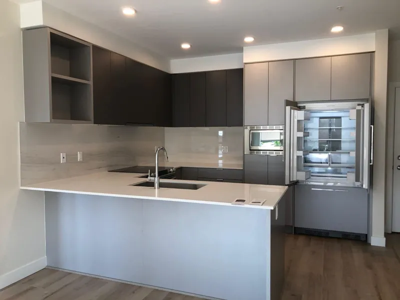 222 1892 STARLING DRIVE - photo 2 of 13