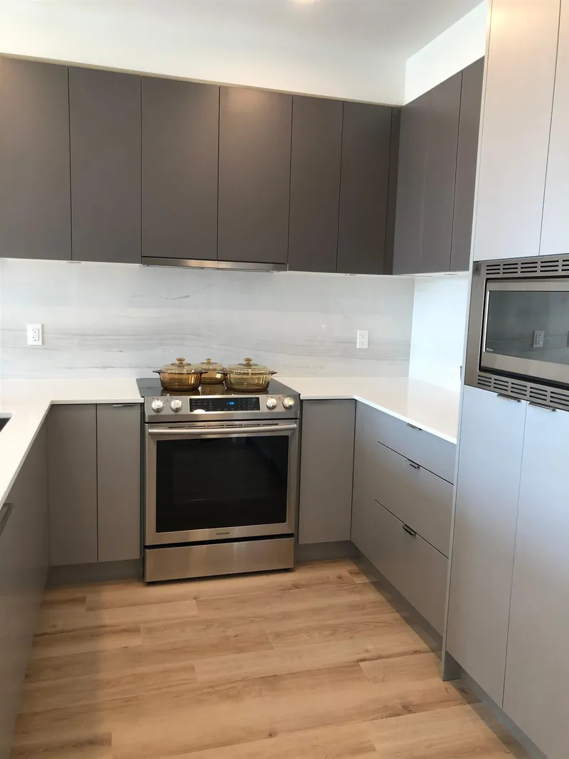 222 1892 STARLING DRIVE - photo 3 of 13