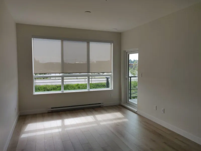 222 1892 STARLING DRIVE - photo 4 of 13