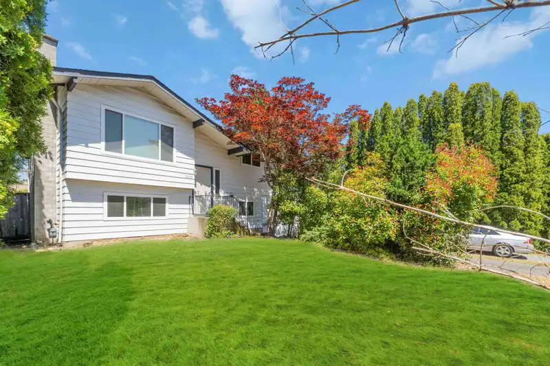 32133 MOUAT DRIVE - photo 2 of 39