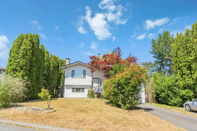 32133 MOUAT DRIVE - photo 3 of 39