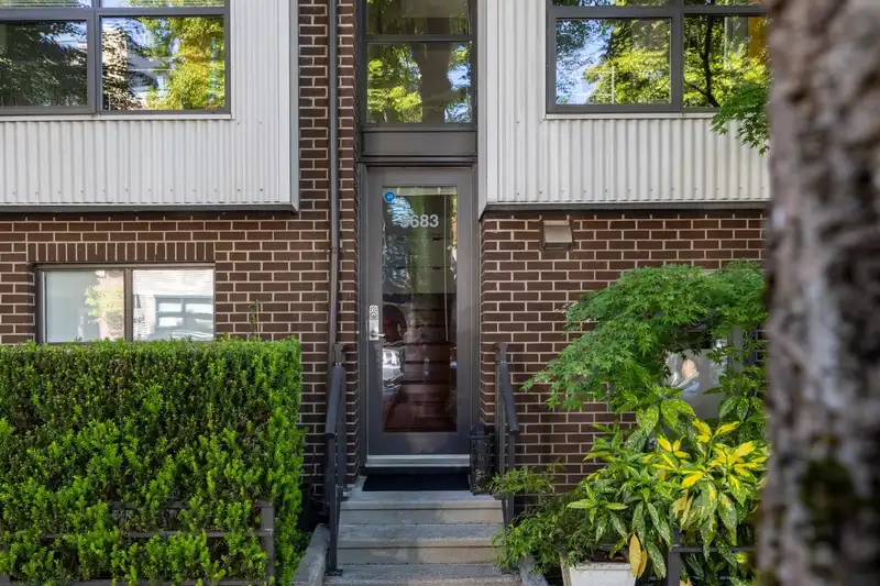 3683 COMMERCIAL STREET - photo 2 of 39