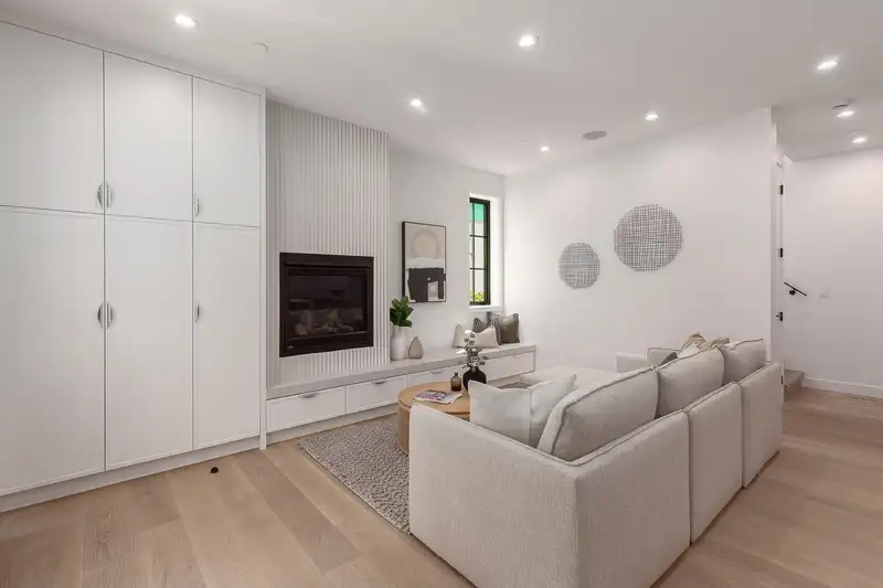 1 3850 W 13TH AVENUE - photo 2 of 37